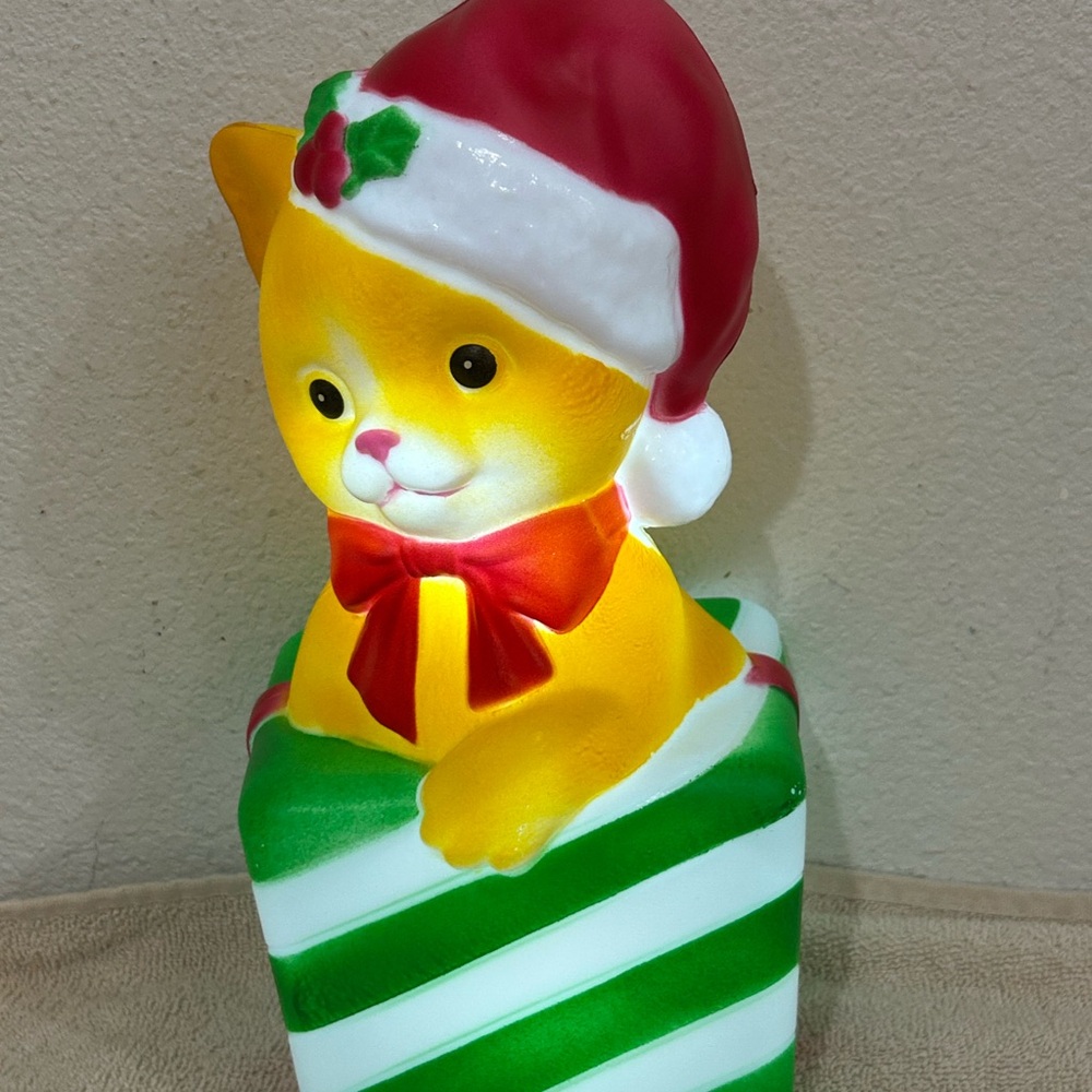 Holiday Time 11" Cat with Santa Hat on Present Lighted Blow Mold - Picture 8 of 8